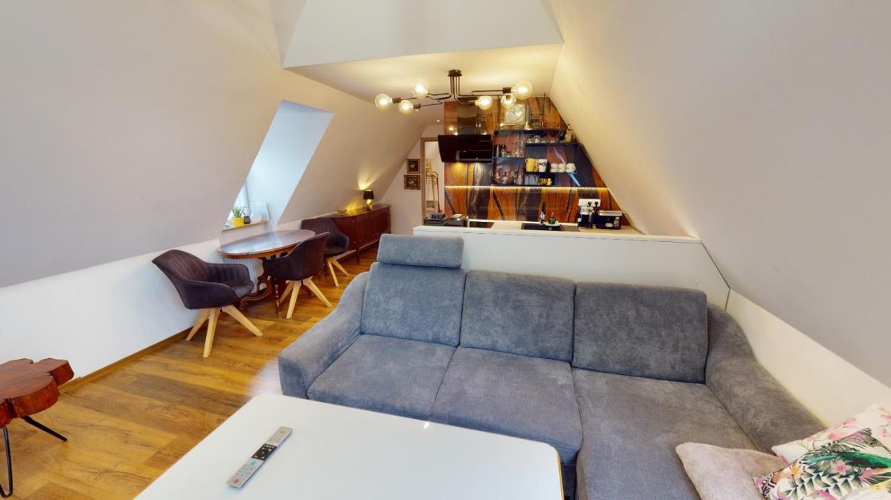 Apartman Atelier Vary V Nove Zrekonstruovanem Dome Karlovy Vary Exterior foto